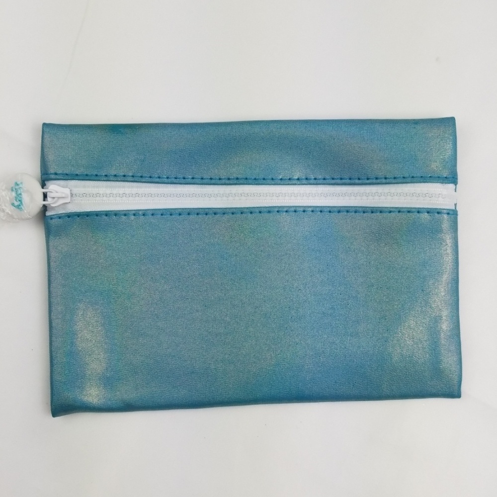 🍓Ipsy Bag Aqua Rainbow Iridescent